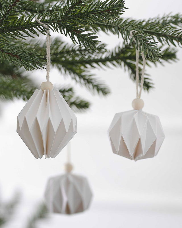 Paper Shaped Tree Decorations With Bead (3pk)